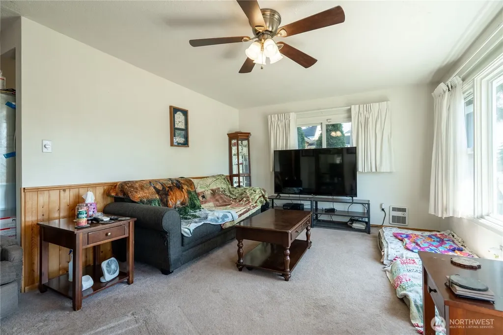 456 E Street Blaine WA 98230