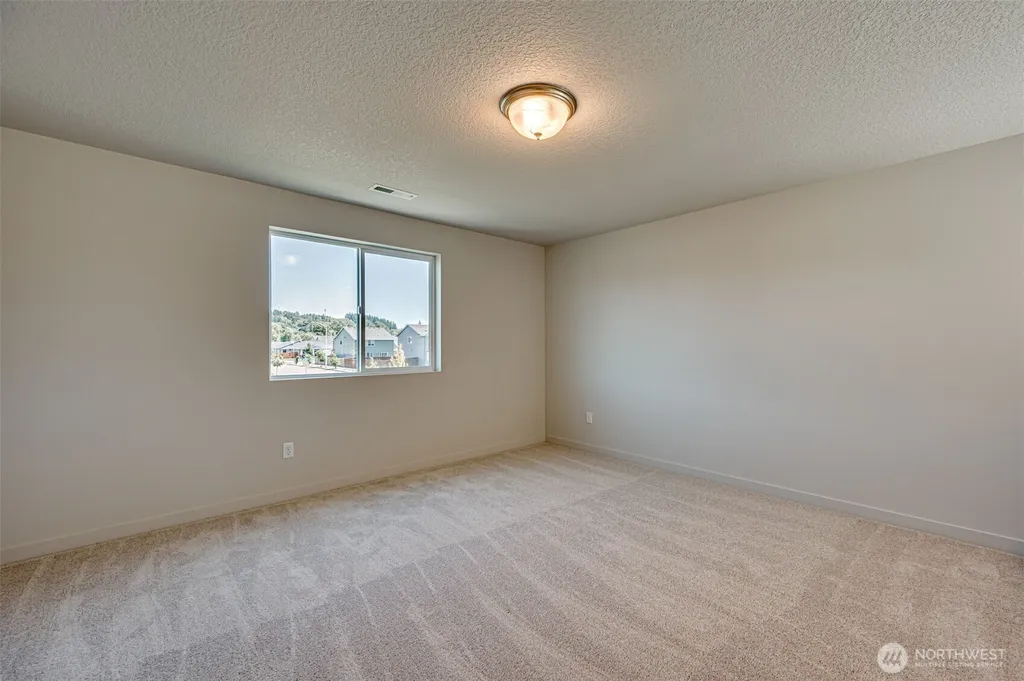 2002 Henderson Way Longview WA 98632