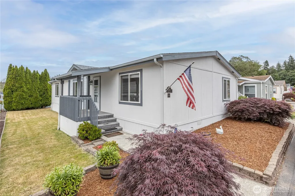 600 NE Saturn Lane Bremerton WA 98311