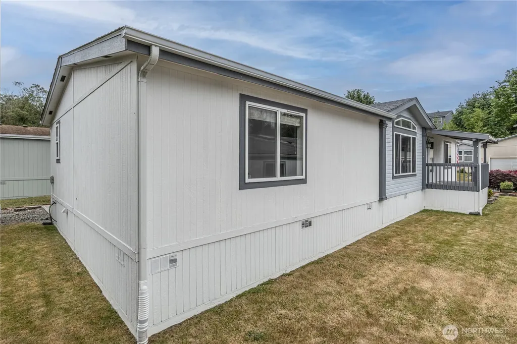 600 NE Saturn Lane Bremerton WA 98311