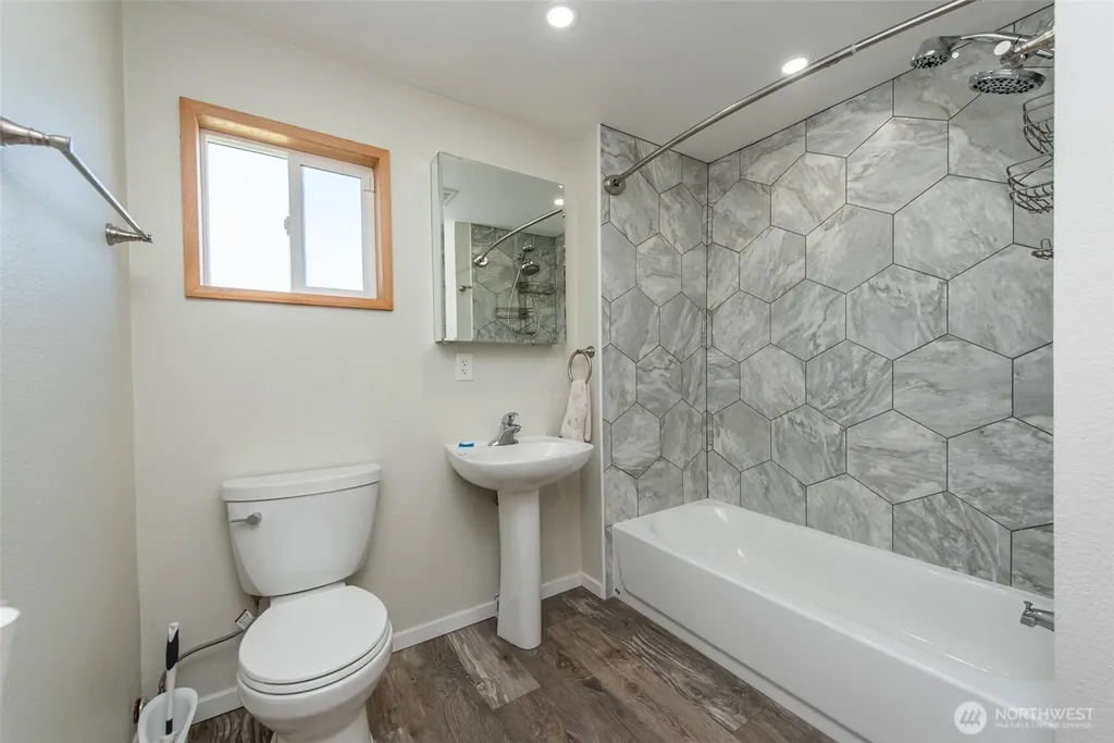 20 Elizabeth Lane Sequim WA 98382