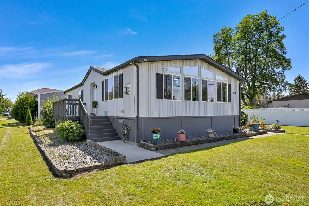 219 Mitchell Street Sumas WA 98295