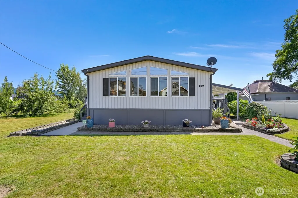 219 Mitchell Street Sumas WA 98295