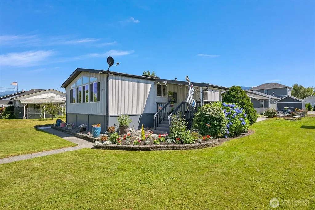 219 Mitchell Street Sumas WA 98295
