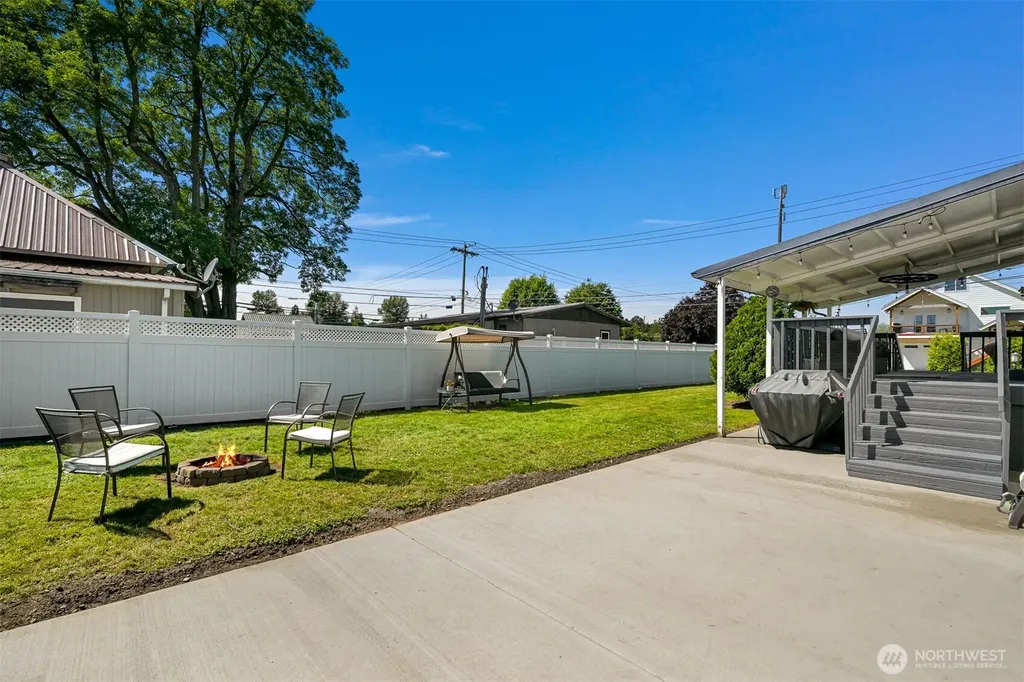 219 Mitchell Street Sumas WA 98295