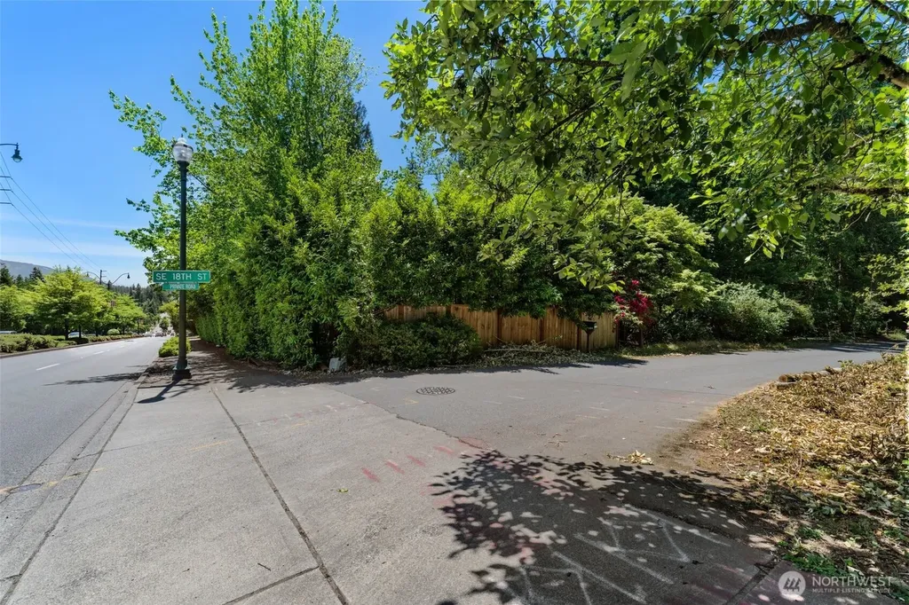 22783 SE 18th Street Sammamish WA 98075