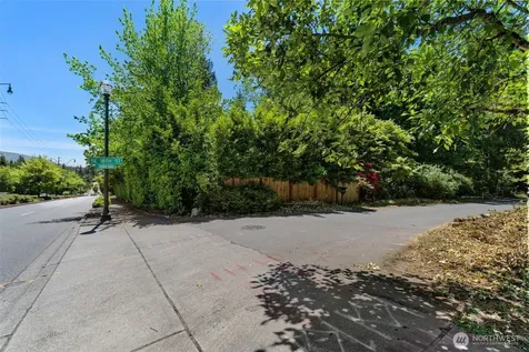 22783 SE 18th Street Sammamish WA 98075