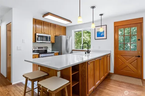 10095 NE Knight Road Bainbridge Island WA 98110