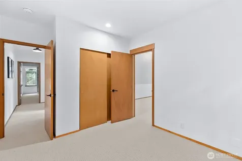 10095 NE Knight Road Bainbridge Island WA 98110