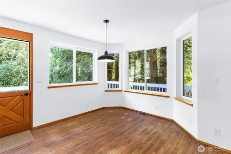 10095 NE Knight Road Bainbridge Island WA 98110