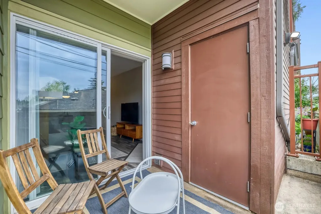 8745 Greenwood Avenue N Seattle WA 98103