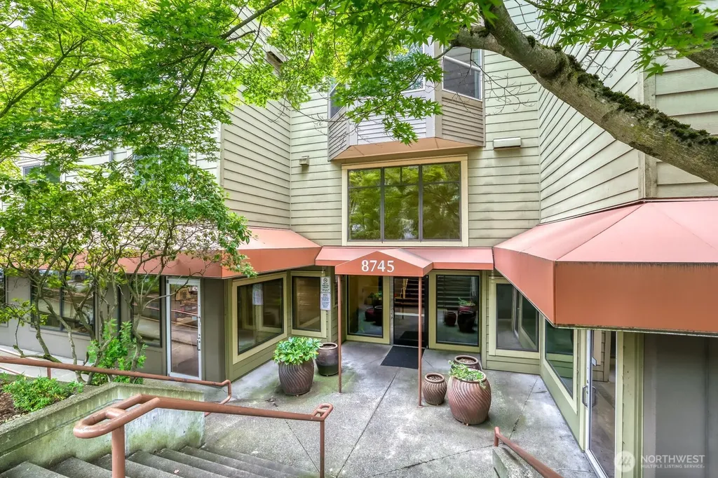 8745 Greenwood Avenue N Seattle WA 98103