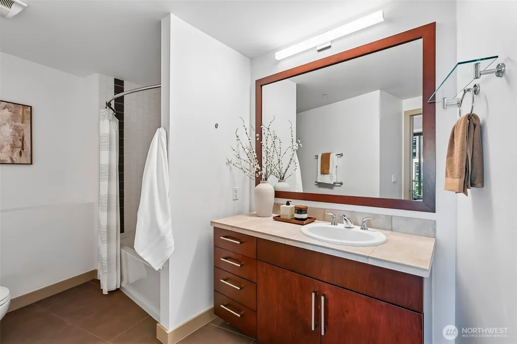 910 Lenora Street Seattle WA 98121