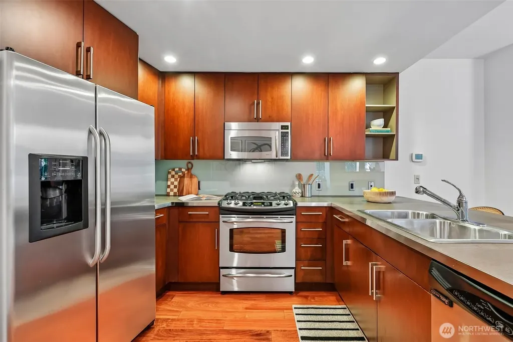 910 Lenora Street Seattle WA 98121