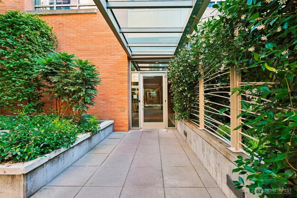 910 Lenora Street Seattle WA 98121