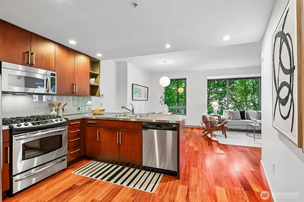 910 Lenora Street Seattle WA 98121