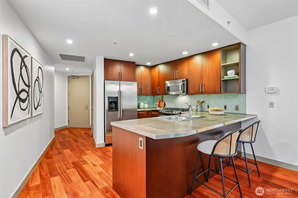 910 Lenora Street Seattle WA 98121