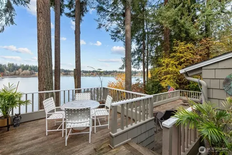 22 Loch Lane SW Lakewood WA 98499
