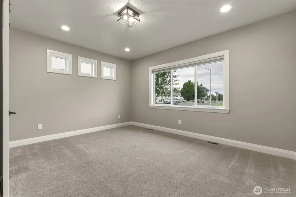 10 NE Alpine Drive College Place WA 99324