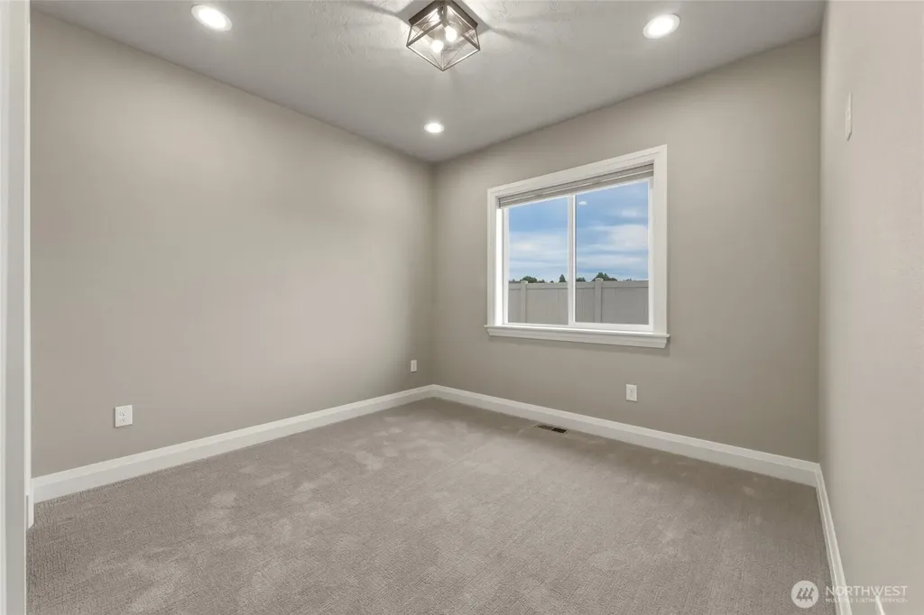 10 NE Alpine Drive College Place WA 99324