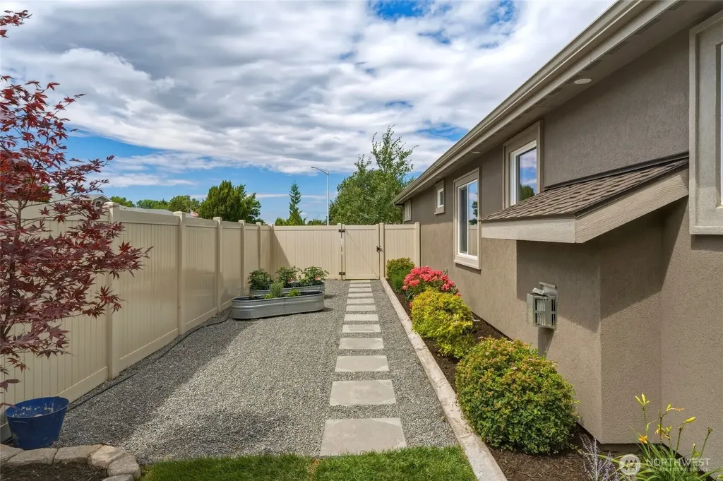 10 NE Alpine Drive College Place WA 99324