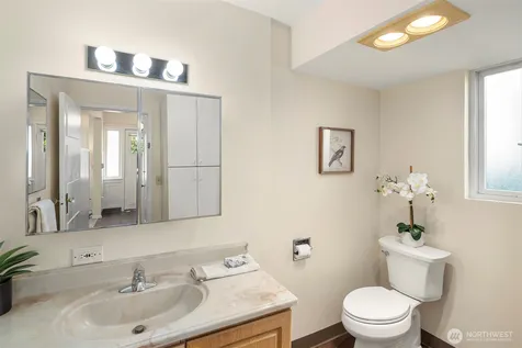 332 NE 50th Street Seattle WA 98105