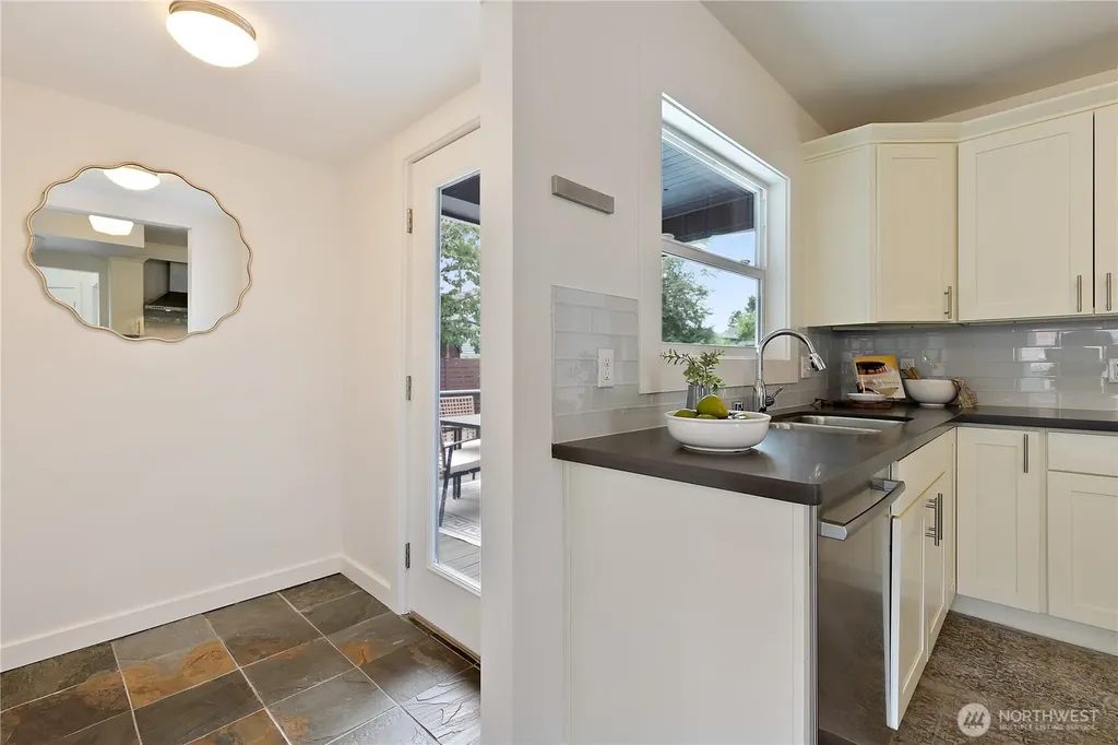 12238 1st Avenue NW Seattle WA 98177