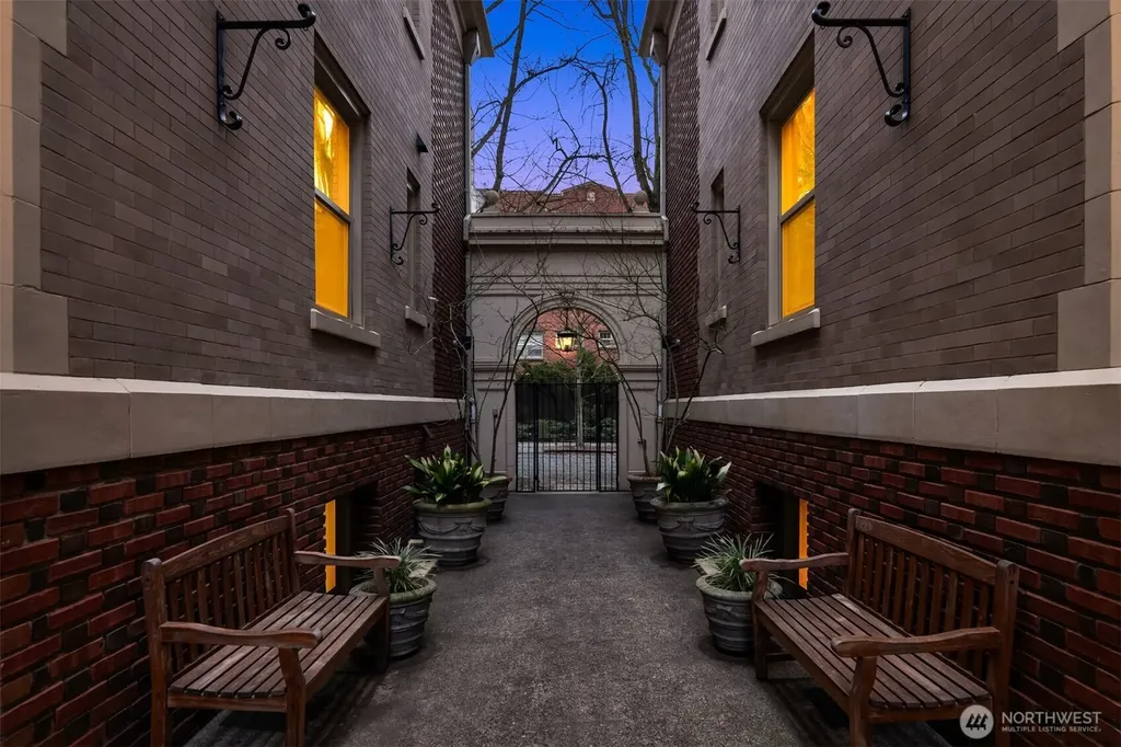 129 Warren Avenue N Seattle WA 98109
