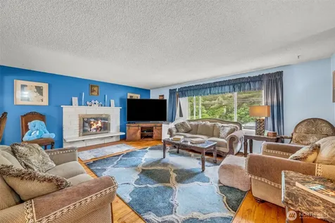 302 N 188th Street Shoreline WA 98133