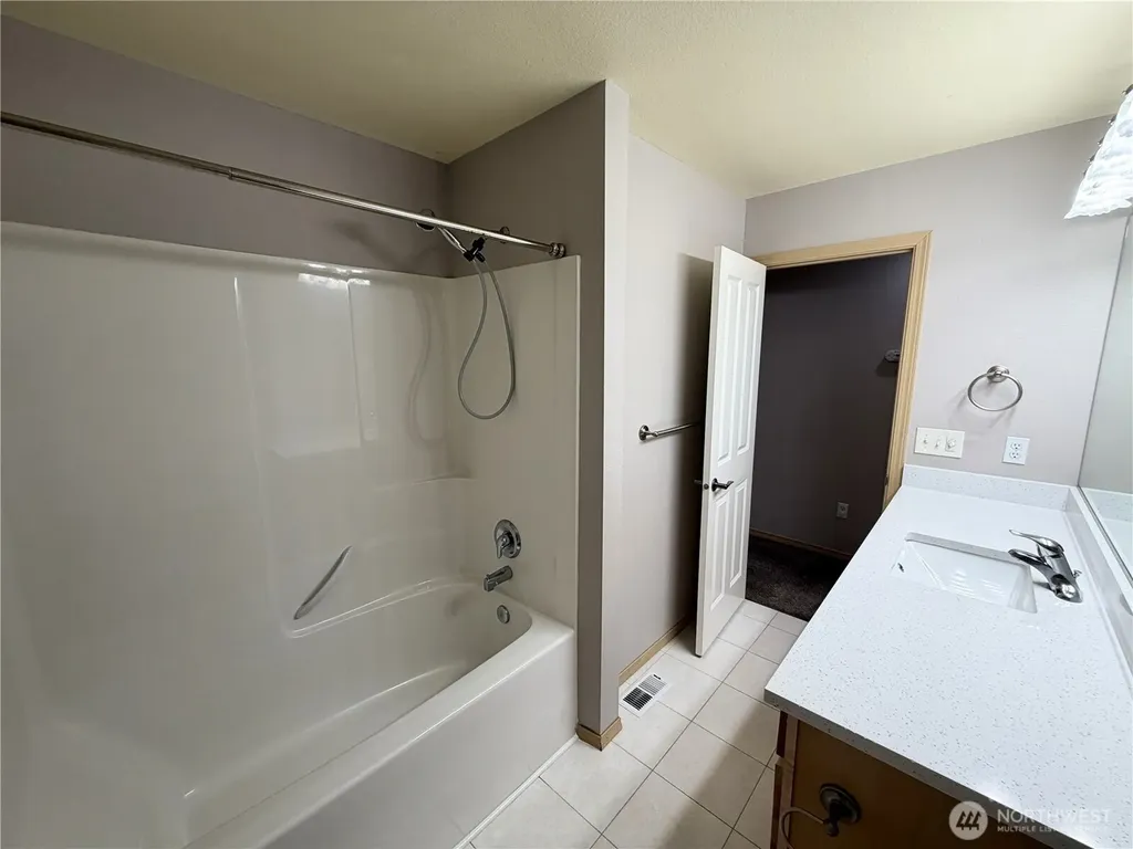 8428 Veterans Drive SW Lakewood WA 98498