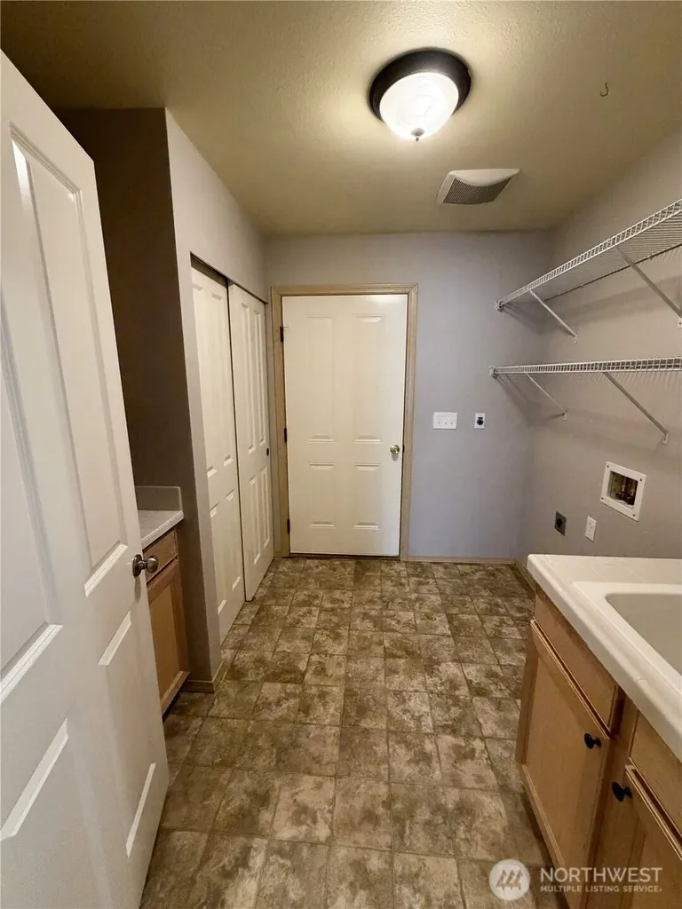 8428 Veterans Drive SW Lakewood WA 98498
