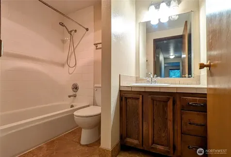 1627 NE 199th Place Shoreline WA 98155
