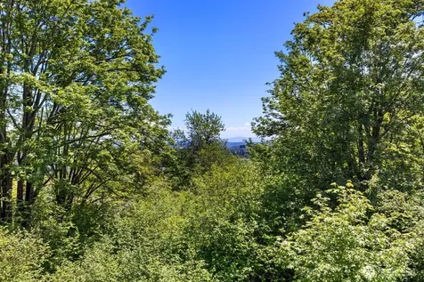 6726 35th Place S Seattle WA 98118