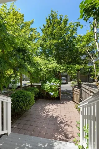 6726 35th Place S Seattle WA 98118