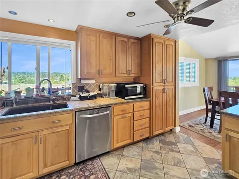 178 NW Captain Court Oak Harbor WA 98277