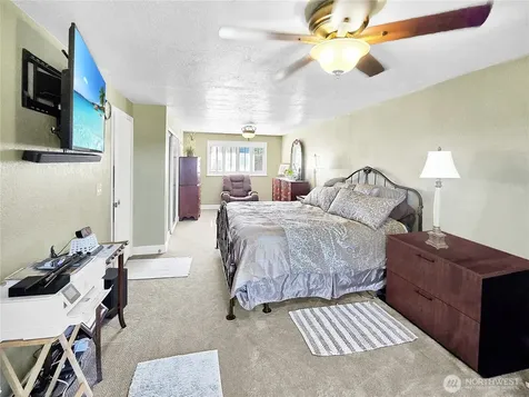 178 NW Captain Court Oak Harbor WA 98277