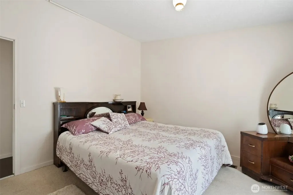 60 E Crimson Peak Road Belfair WA 98528