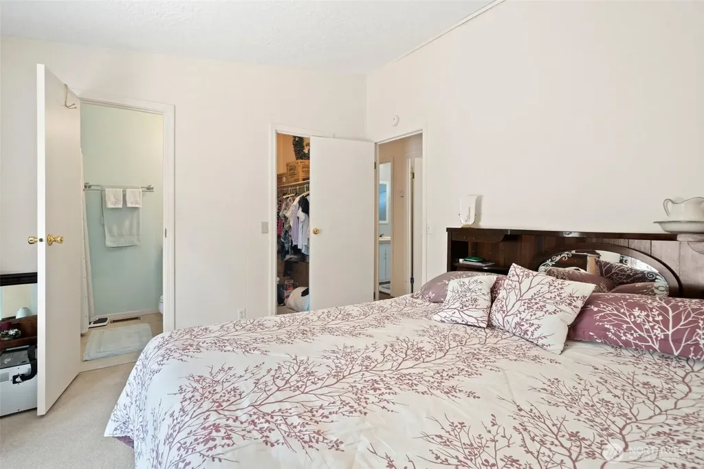 60 E Crimson Peak Road Belfair WA 98528