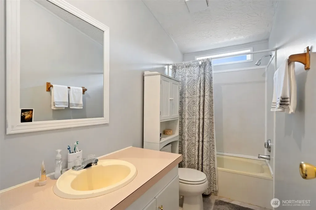 60 E Crimson Peak Road Belfair WA 98528