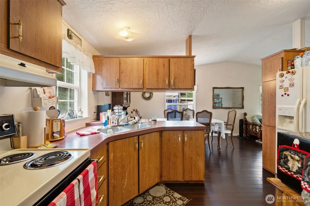 60 E Crimson Peak Road Belfair WA 98528