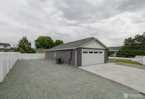 27 Jonagold Lane Manson WA 98831
