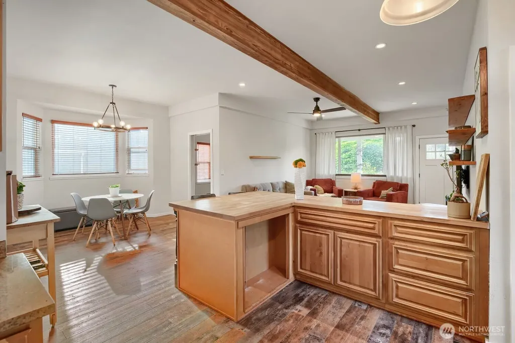 1025 S Donovan Street Seattle WA 98108