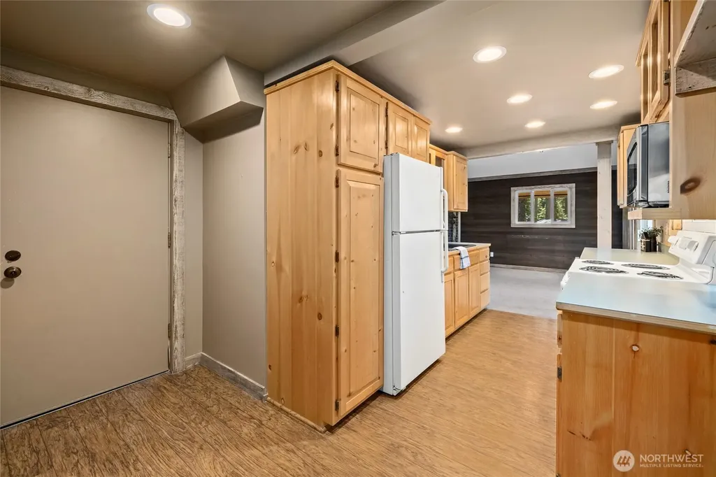 221 W Lakedale Drive Ronald WA 98940