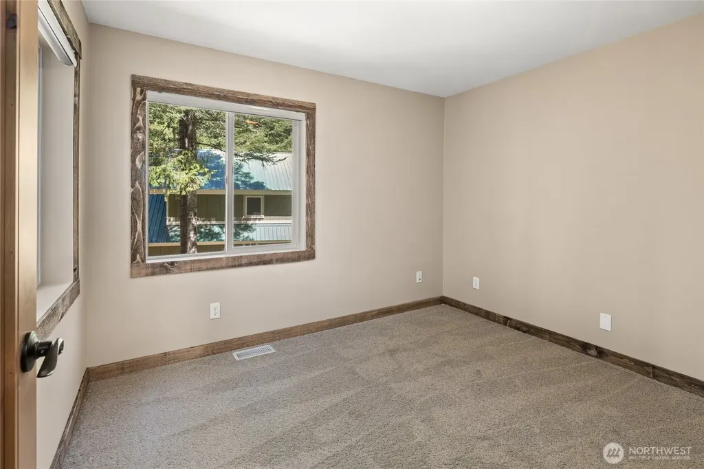 221 W Lakedale Drive Ronald WA 98940