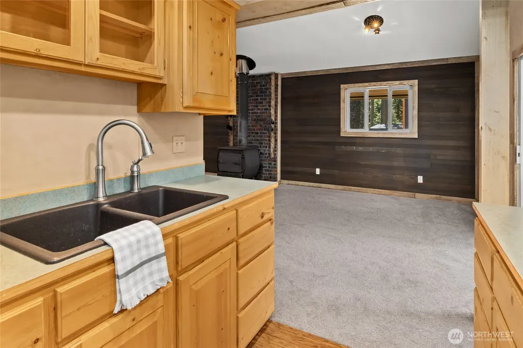 221 W Lakedale Drive Ronald WA 98940