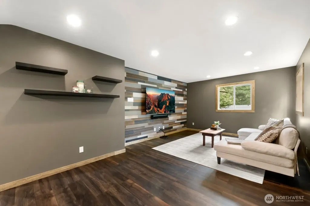221 W Lakedale Drive Ronald WA 98940