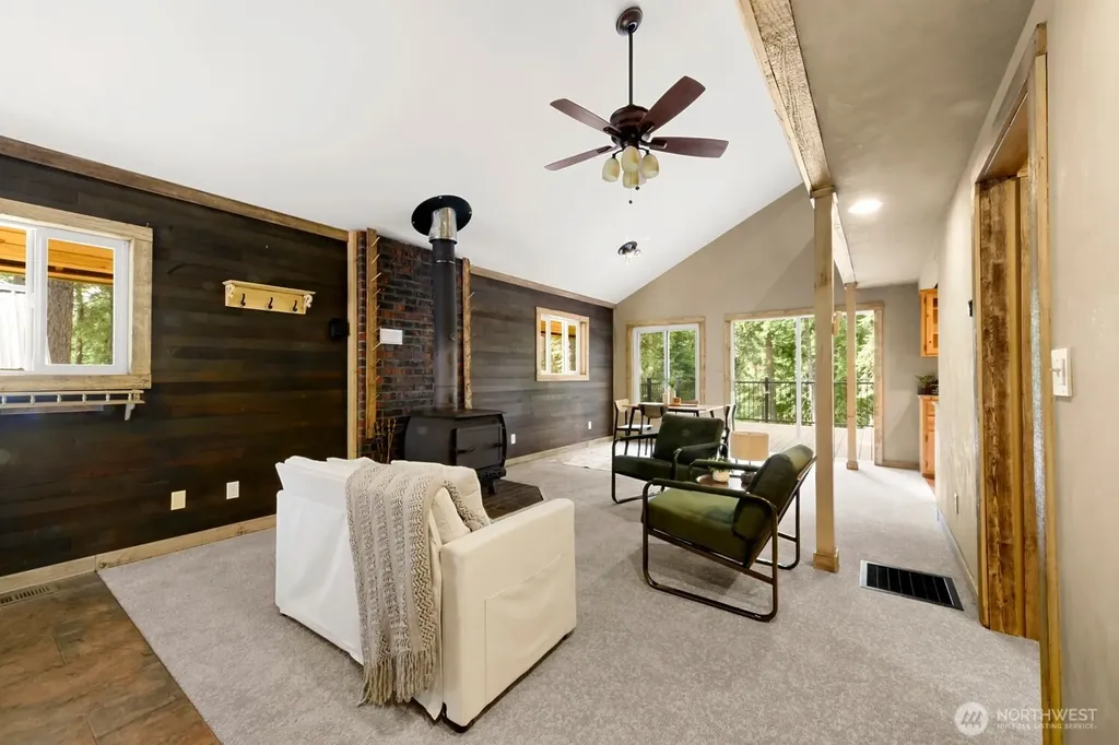 221 W Lakedale Drive Ronald WA 98940