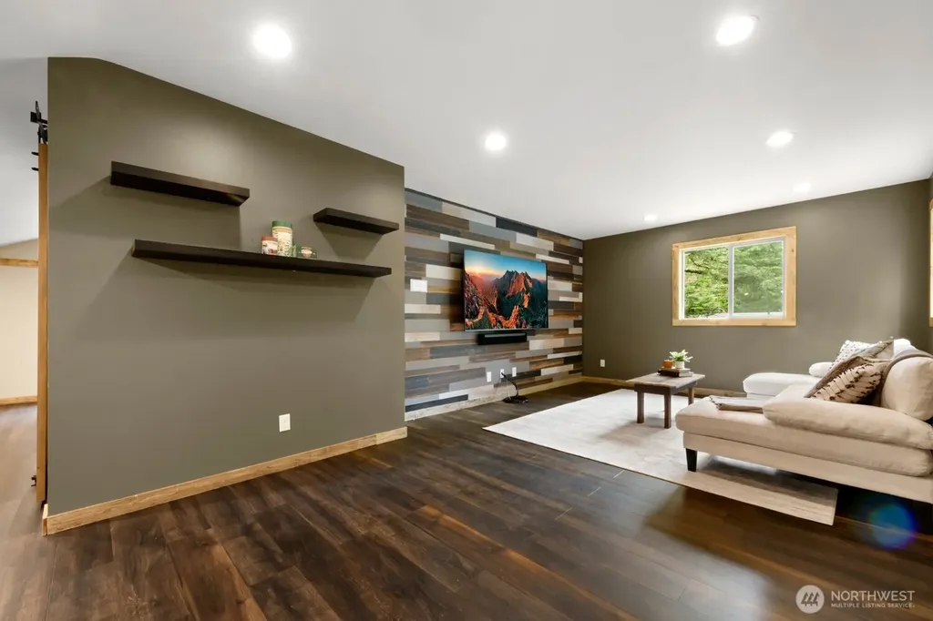 221 W Lakedale Drive Ronald WA 98940