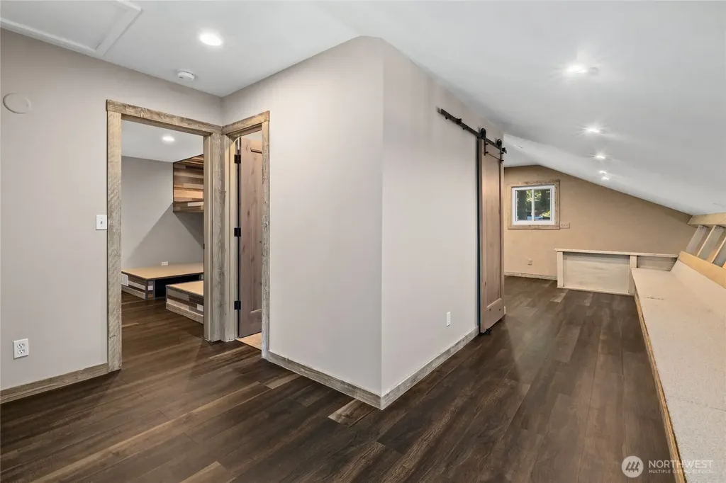 221 W Lakedale Drive Ronald WA 98940