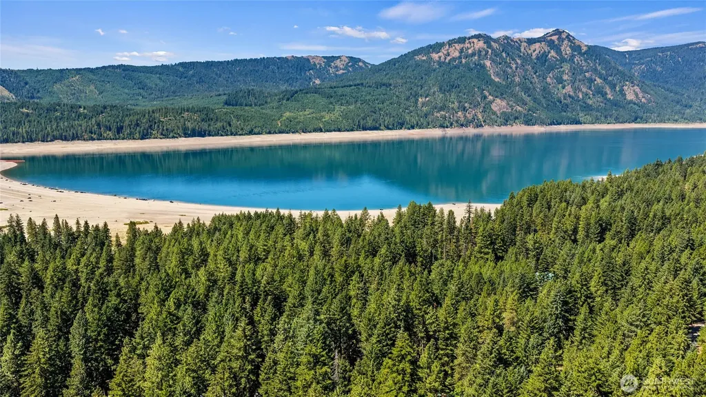 221 W Lakedale Drive Ronald WA 98940